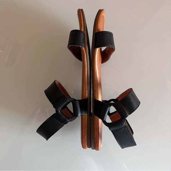 UGG | Black & tan Velcro ankle strap spring summer grandpa style flat sandal - Picture 6 of 16